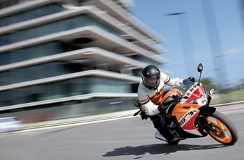 Honda CBR 125 R 2015 - Bild 2 Honda CBR 125 R 2015 - Bild 2
