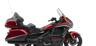 BMW R 1250 RS 2021 vs Honda GL 1800 Goldwing 2015