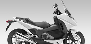 Honda Integra 2015 vs Moto Guzzi V7 Sport 2025