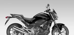 Honda NC750S 2015 vs Honda CB750 Hornet 2024 Honda NC750S 2015 vs Honda CB750 Hornet 2024