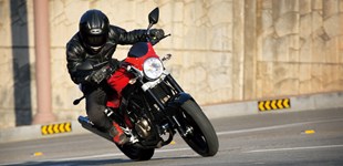 Hyosung GT 125 Naked 2015 vs Hyosung GT 250i Naked 2015