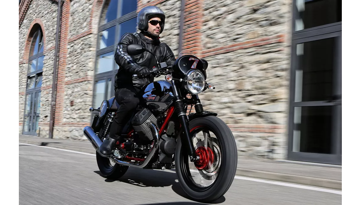 Moto Guzzi V7 II Racer 2015