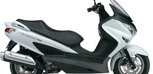 Yamaha MT-07 2017 vs Suzuki Burgman 200 2015