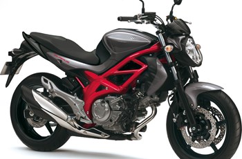 Suzuki SFV 650 Gladius 2015 - Bild 3 Suzuki SFV 650 Gladius 2015 - Bild 3