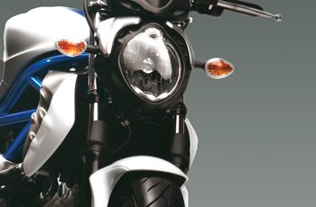 Suzuki SFV 650 Gladius 2015 - Bild 8 Suzuki SFV 650 Gladius 2015 - Bild 8