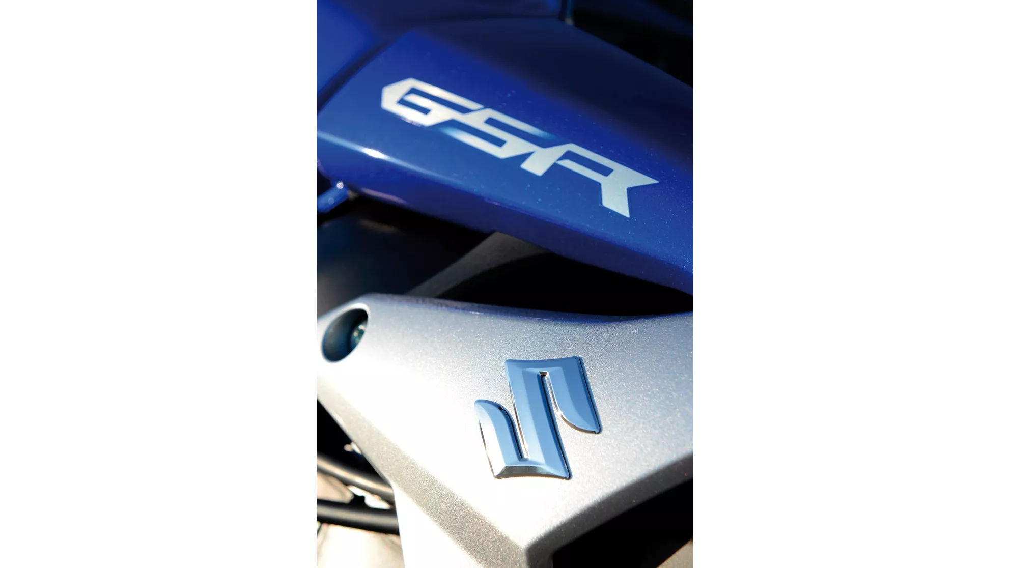 Suzuki GSR 750 - Image 3 Suzuki GSR 750 - Image 3