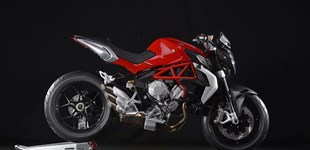 Ducati Monster 797 2017 vs MV Agusta Brutale 800 2015 Ducati Monster 797 2017 vs MV Agusta Brutale 800 2015