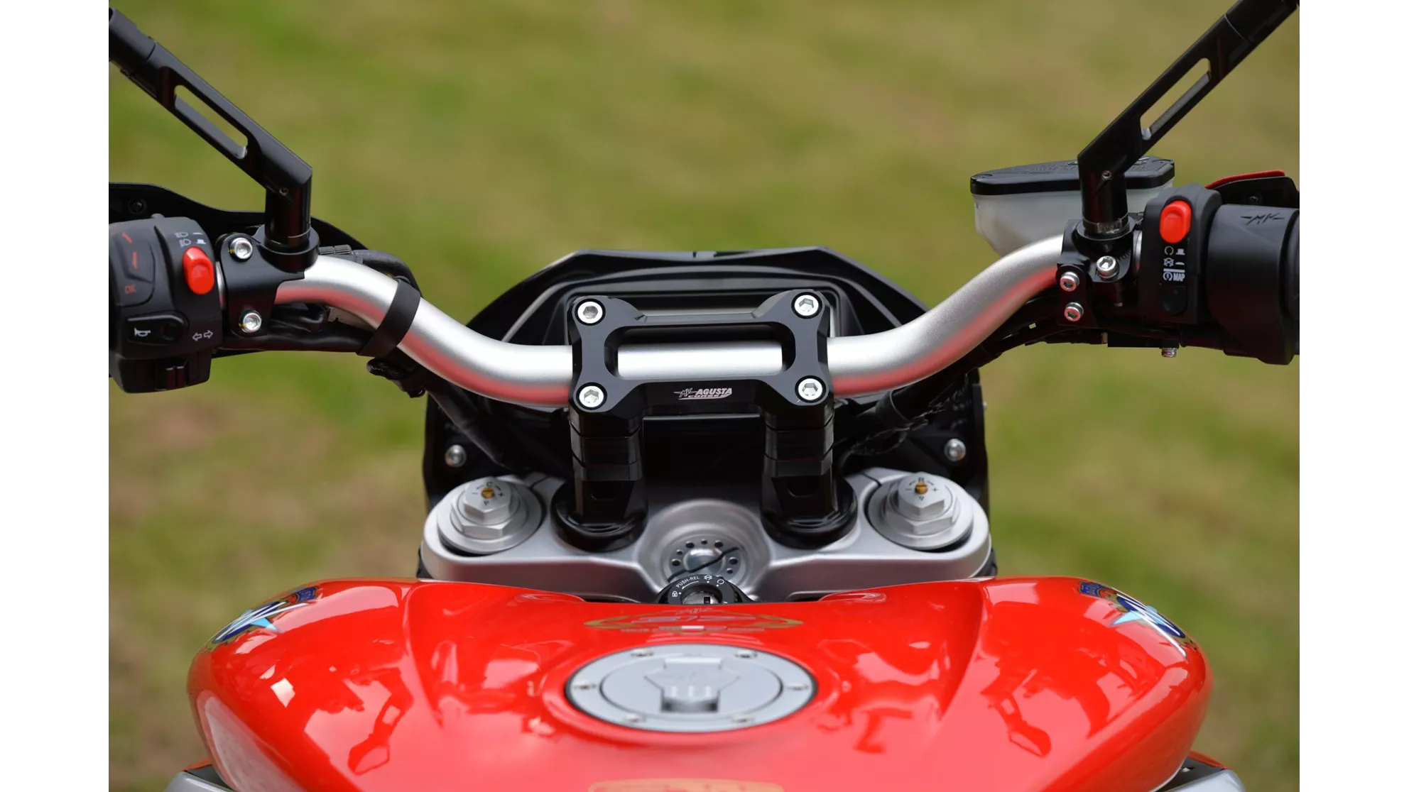 MV Agusta Rivale 800 - Image 3 MV Agusta Rivale 800 - Image 3