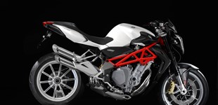 Ducati Monster 1200 R 2018 vs MV Agusta Brutale 1090 2015