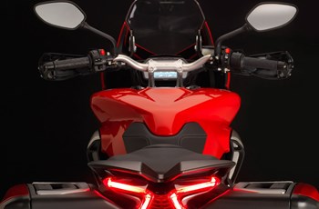 MV Agusta Turismo Veloce 800 Lusso 2015 - Bild 6
