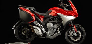 MV Agusta Turismo Veloce 800 Lusso 2015 vs Yamaha Tracer 9 GT+ 2023