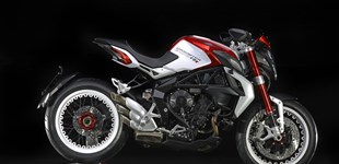 MV Agusta Dragster 800 RR 2015 vs Husqvarna Vitpilen 701 2020
