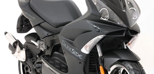 Peugeot Jet Force 50 Darkside 2015 vs Yamaha Aerox R 2009