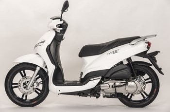 Peugeot Tweet 125 2015 - Bild 12 Peugeot Tweet 125 2015 - Bild 12