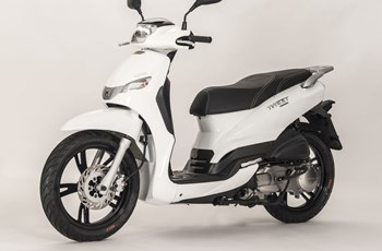 Peugeot Tweet 125 2015 - Bild 17 Peugeot Tweet 125 2015 - Bild 17