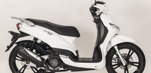 Piaggio Medley 125 S 2021 vs Peugeot Tweet 125 2015