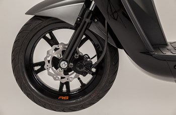 Peugeot Kisbee 50 RS 2T 2015 - Bild 9