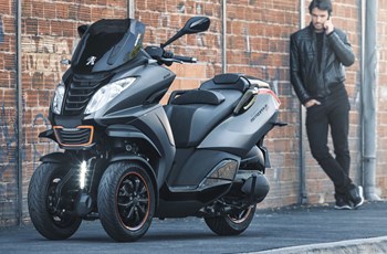 Peugeot Metropolis 400i RS 2015 - Bild 4 Peugeot Metropolis 400i RS 2015 - Bild 4