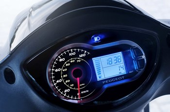 Peugeot Metropolis 400i RS 2015 - Bild 9 Peugeot Metropolis 400i RS 2015 - Bild 9