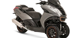 Gilera Fuoco 500 ie 2012 vs Peugeot Metropolis 400i RS 2015 Gilera Fuoco 500 ie 2012 vs Peugeot Metropolis 400i RS 2015