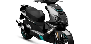 Yamaha AeroxR RYC Kenny Roberts 2009 vs Peugeot Speedfight 4 50 Darkside 2015 Yamaha AeroxR RYC Kenny Roberts 2009 vs Peugeot Speedfight 4 50 Darkside 2015
