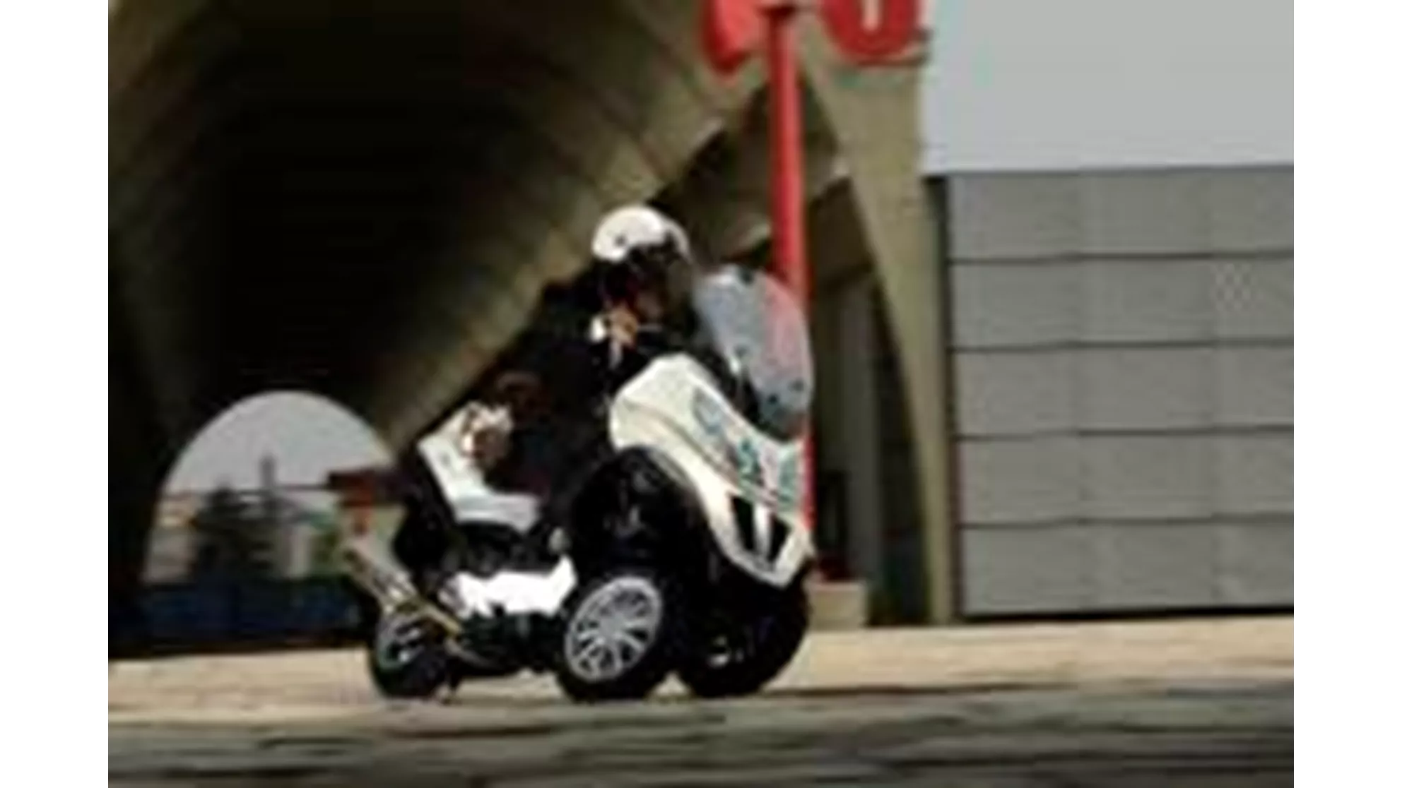 Piaggio MP3 500ie LT Business - Image 8 Piaggio MP3 500ie LT Business - Image 8