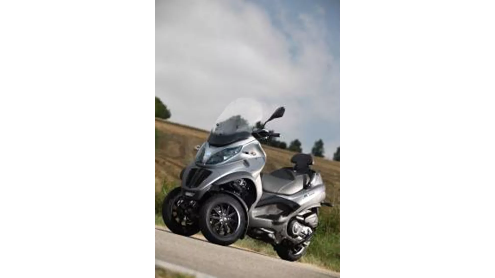 Piaggio MP3 500ie LT Sport - Image 1 Piaggio MP3 500ie LT Sport - Image 1