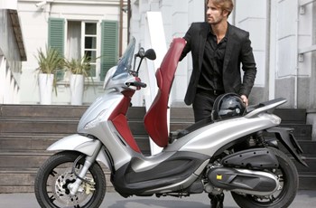 Piaggio Beverly 350ie Sport Touring 2015 - Bild 2 Piaggio Beverly 350ie Sport Touring 2015 - Bild 2