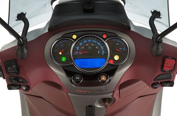 Piaggio Beverly 350ie Sport Touring 2015 - Bild 15 Piaggio Beverly 350ie Sport Touring 2015 - Bild 15