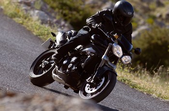 Triumph Speed Triple 1050 2015 - Bild 2 Triumph Speed Triple 1050 2015 - Bild 2