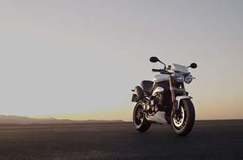 Triumph Speed Triple 1050 2015 - Bild 3 Triumph Speed Triple 1050 2015 - Bild 3