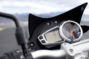 Triumph Speed Triple 1050 2015 - Bild 11 Triumph Speed Triple 1050 2015 - Bild 11