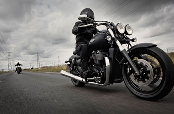 Triumph Thunderbird Storm 2015 - Bild 2