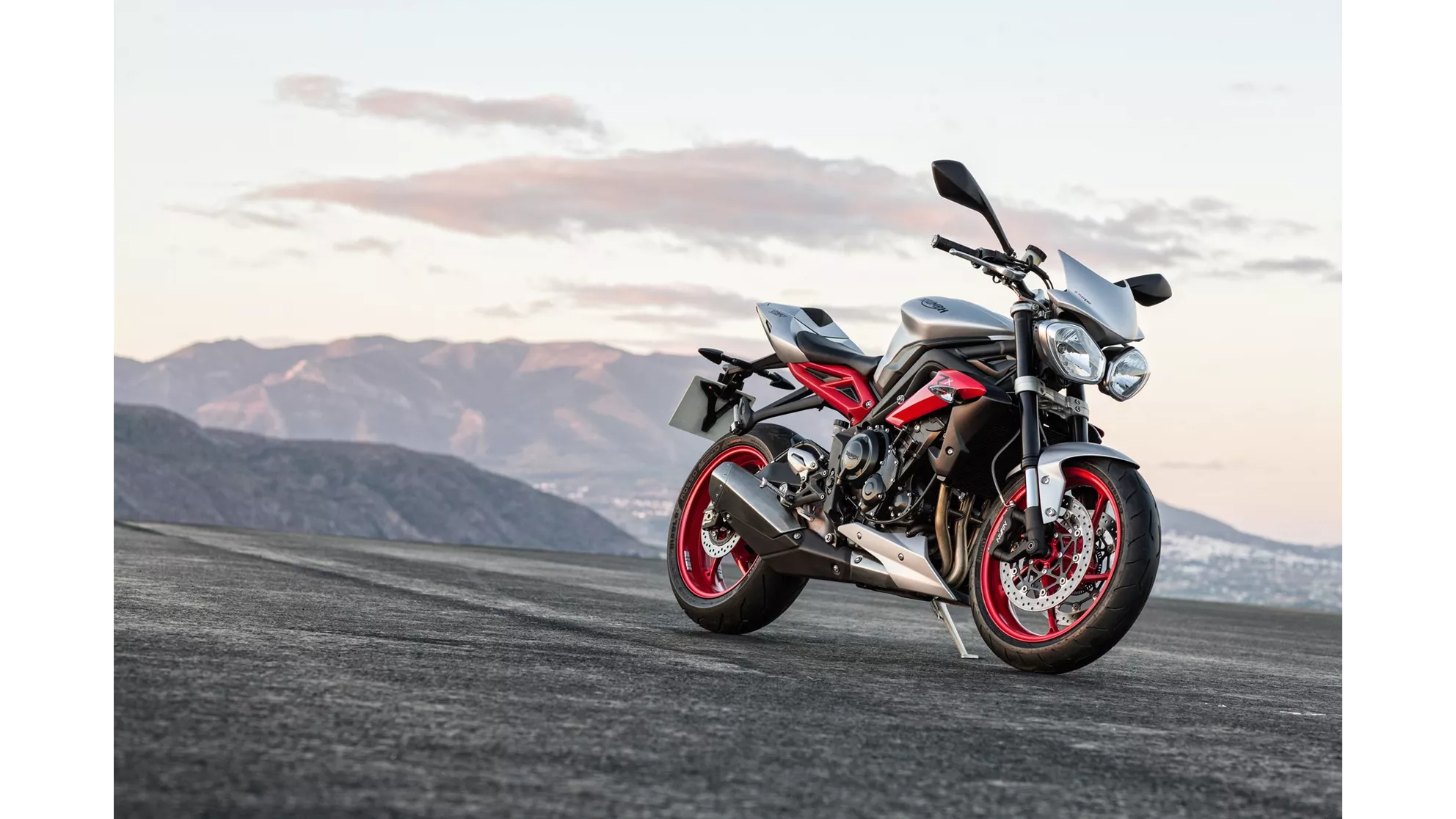 Triumph Street Triple RX - Image 1 Triumph Street Triple RX - Image 1