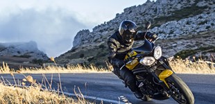 Triumph Speed Triple R ´94 2015 vs Yamaha FZ1 2013