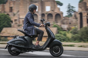 Vespa 946 125ie 3V EMPORIO ARMANI 2015 - Bild 2