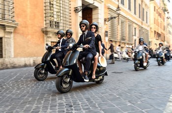 Vespa 946 125ie 3V EMPORIO ARMANI 2015 - Bild 5