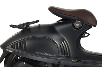 Vespa 946 125ie 3V EMPORIO ARMANI 2015 - Bild 11