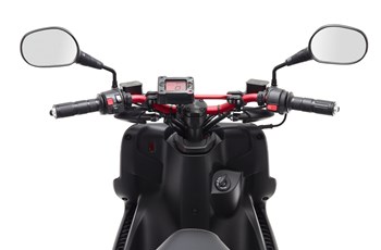 Yamaha Aerox Naked 2015 - Bild 4 Yamaha Aerox Naked 2015 - Bild 4