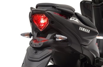 Yamaha Aerox Naked 2015 - Bild 5 Yamaha Aerox Naked 2015 - Bild 5