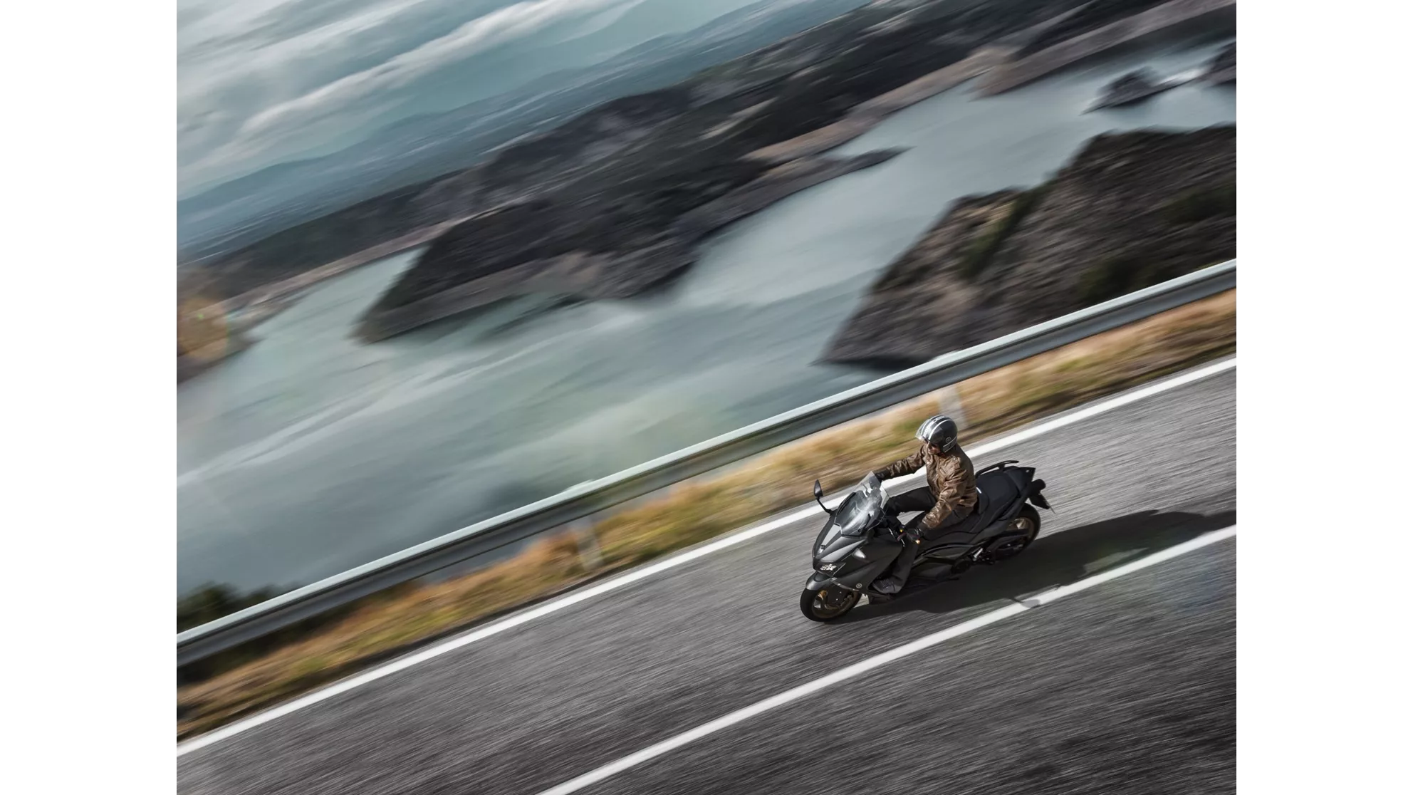 Yamaha T-MAX 530 Black Max - Image 5 Yamaha T-MAX 530 Black Max - Image 5