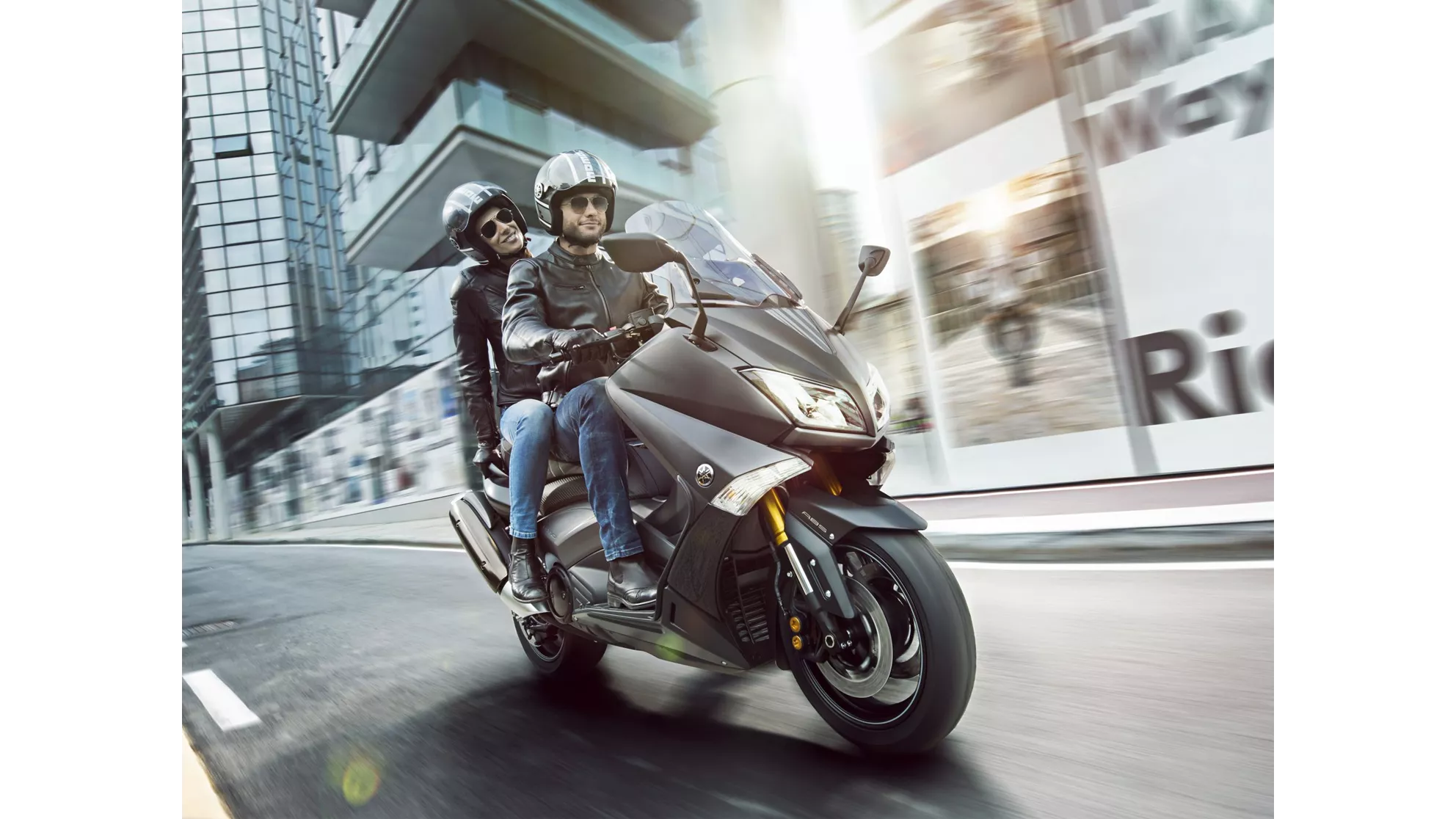 Yamaha T-MAX Iron Max ABS - Image 1 Yamaha T-MAX Iron Max ABS - Image 1