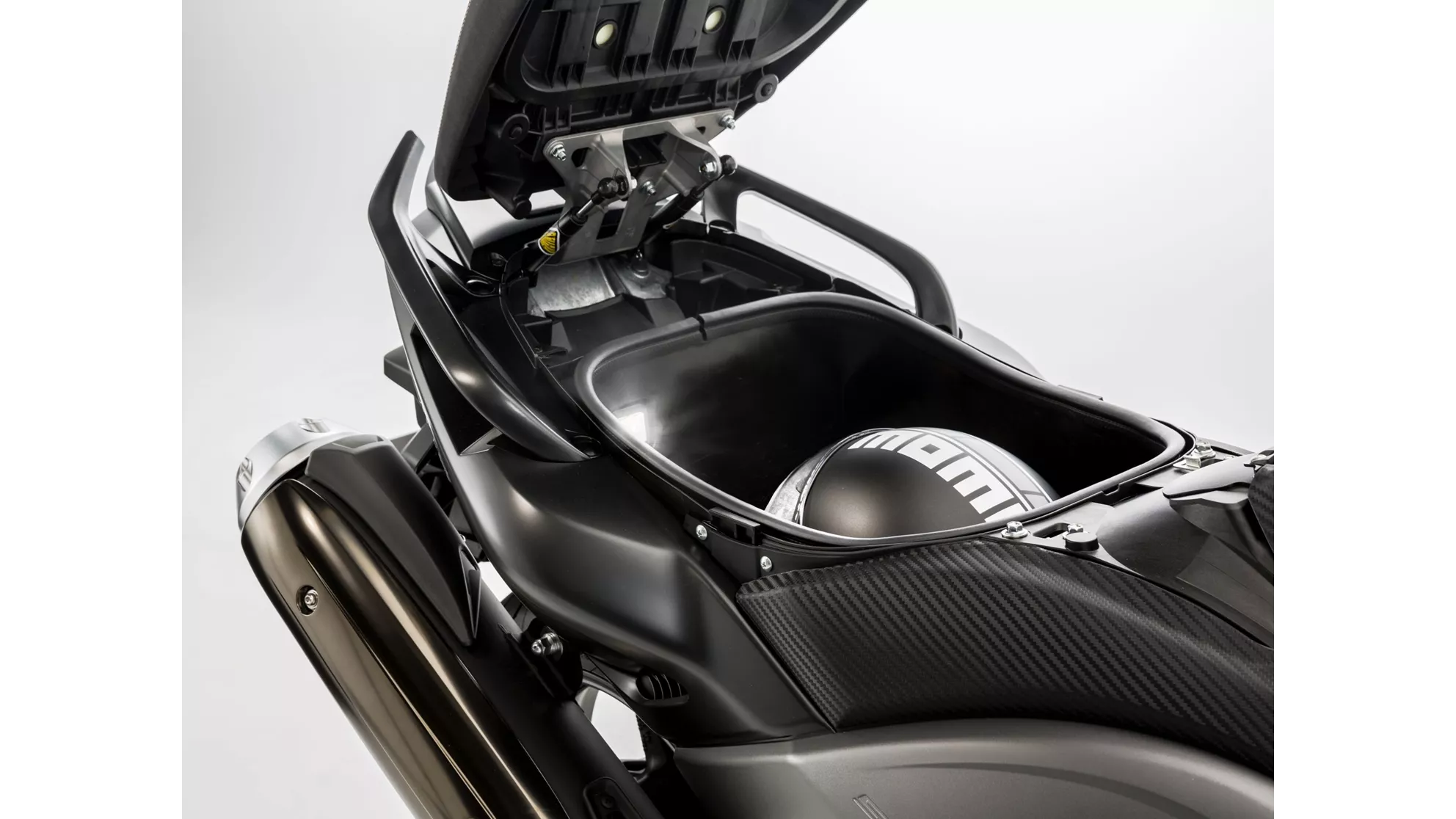 Yamaha T-MAX Iron Max ABS - Image 6 Yamaha T-MAX Iron Max ABS - Image 6