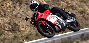 Aprilia RS4 125 2014 vs Rieju RS3 125 2015