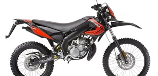 Derbi Senda DRD X-Treme 50 R 2015 vs Rieju MRT Cross 50 Lite 2018