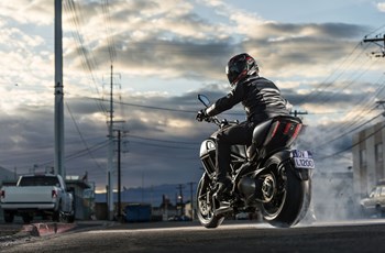 Ducati Diavel 1200 2015 - Bild 2