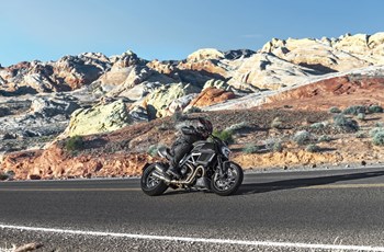 Ducati Diavel Carbon 2015 - Bild 3