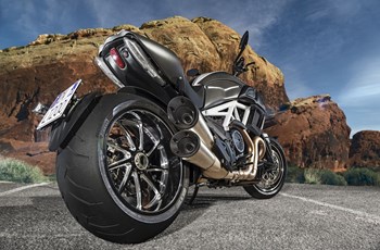 Ducati Diavel Carbon 2015 - Bild 4