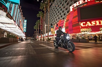 Ducati Diavel Carbon 2015 - Bild 7