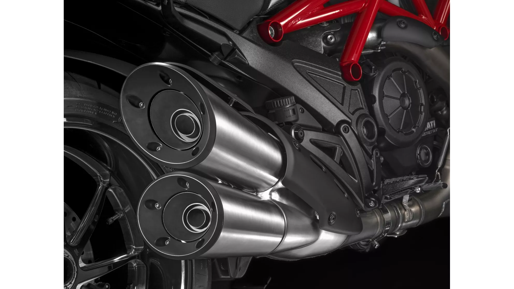 Ducati Diavel Carbon - Image 7 Ducati Diavel Carbon - Image 7